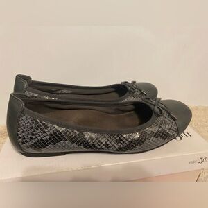 VIONIC WOMEN'S SPARK MINNA BALLET/ WALKING FLATS.  SIZE 9.5